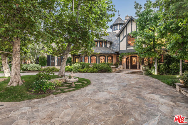 25010 Thousand Peaks Road, Calabasas CA: https://media.crmls.org/mediaz/0adfc382-360e-445c-8462-5cc283ac270e.jpg