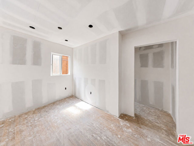 14426 Friar Street photo 31