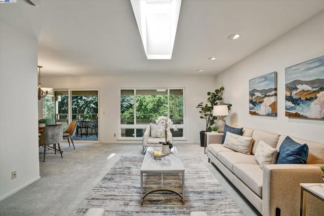 2841 Ptarmigan Dr, Walnut Creek CA: https://media.crmls.org/mediaz/0ae02b71-2da3-4e4c-8a46-242f3a0f7b31.jpg