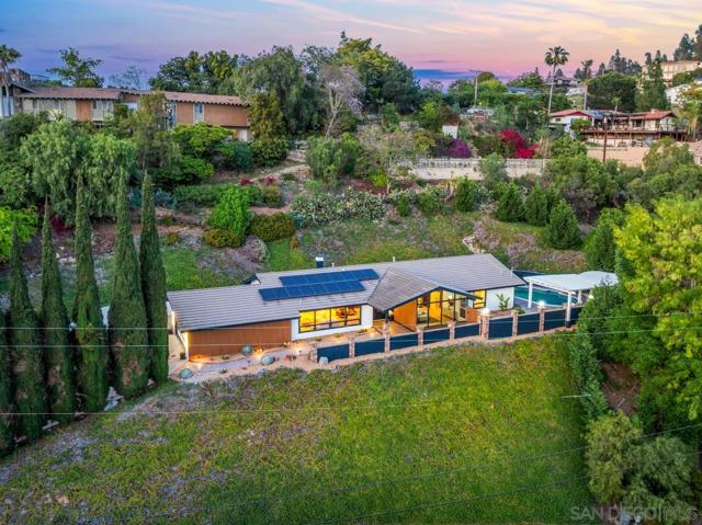 4911 Beaumont Dr, La Mesa CA: https://media.crmls.org/mediaz/0ae063f1-0789-44c4-bf22-99c1aaae9905.jpg