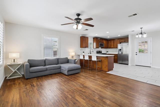 7282 University Ave, La Mesa CA: https://media.crmls.org/mediaz/0ae09416-337f-49f8-aca0-fa7f463e51d1.jpg