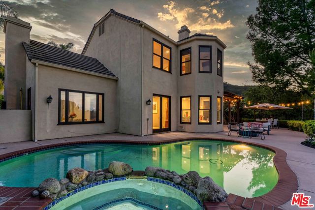 3458 Malaga Court, Calabasas CA: https://media.crmls.org/mediaz/0ae0aed2-6e7f-413c-9a90-d77cc528a7b8.jpg
