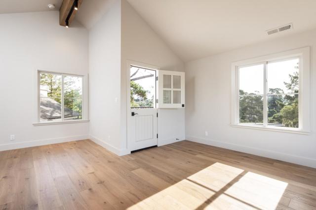4 Oak Knoll Way, Carmel CA: https://media.crmls.org/mediaz/0ae0b18f-95ab-495f-93eb-f5ba3bb81c42.jpg
