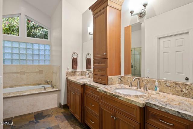 Detail Gallery Image 10 of 36 For 346 Chelan Ct, Simi Valley,  CA 93065 - 5 Beds | 3/1 Baths