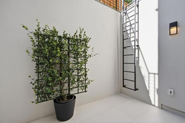 543 Tennyson Avenue, Palo Alto CA: https://media.crmls.org/mediaz/0ae0e474-dd65-4107-9ff5-03b0d3ec5da7.jpg