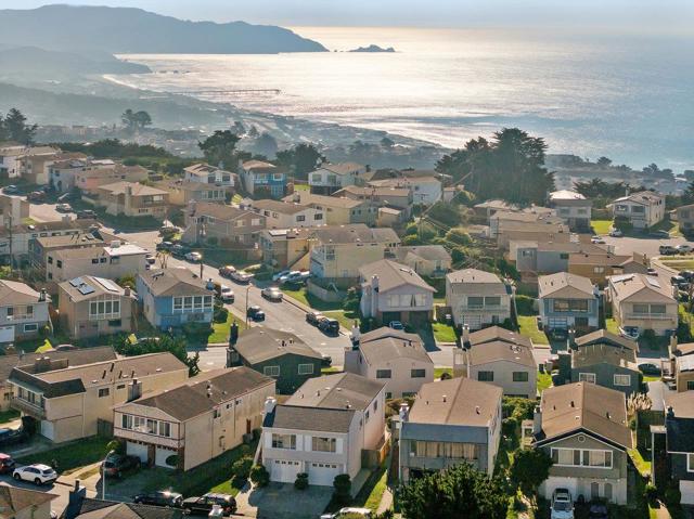 15 Eastridge Circle, Pacifica CA: https://media.crmls.org/mediaz/0ae0ee3c-b692-45f8-a62b-8e1e228dbf29.jpg