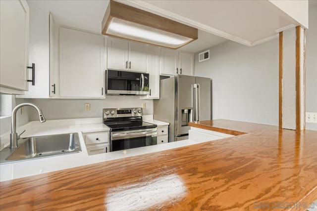 11313 Avenida De Los Lobos, San Diego CA: https://media.crmls.org/mediaz/0ae10550-c396-4b4e-8f58-7a7b3d2b6d93.jpg