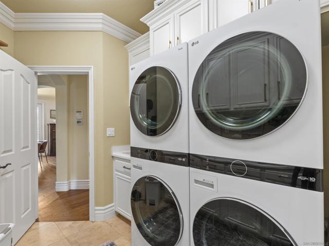 3424 CAMINO ALEGRE, Carlsbad CA: https://media.crmls.org/mediaz/0ae1e5fc-b527-451a-b747-9e59d573a209.jpg