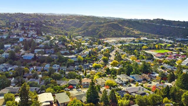 574 Wellington Drive, San Carlos CA: https://media.crmls.org/mediaz/0ae2275a-959c-43b4-822c-d8edb65f2193.jpg