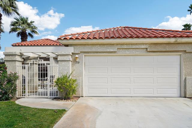 110 Celano Circle, Palm Desert CA: https://media.crmls.org/mediaz/0ae2739d-38de-4dca-939c-729fdb3a936f.jpg