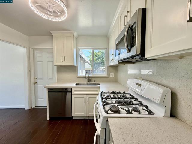 19 Flamingo Ct, American Canyon CA: https://media.crmls.org/mediaz/0ae2c5b5-d9aa-4b00-8a30-788526b76613.jpg