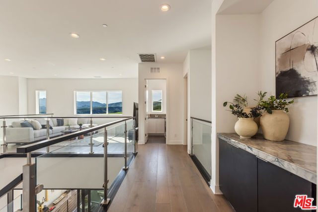 20668 W Hummingbird Court, Porter Ranch CA: https://media.crmls.org/mediaz/0ae3574d-ff8e-4b7b-b334-efc2133e60b0.jpg