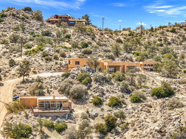 61474 Hanging Rock Lane, Mountain Center CA: https://media.crmls.org/mediaz/0ae38963-e8c6-4bb1-9617-304df9e686b5.jpg