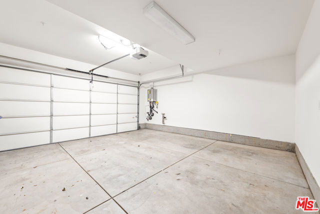 516 E Imperial Avenue, El Segundo CA: https://media.crmls.org/mediaz/0ae39b82-3536-4747-87a5-9cd725f2094f.jpg