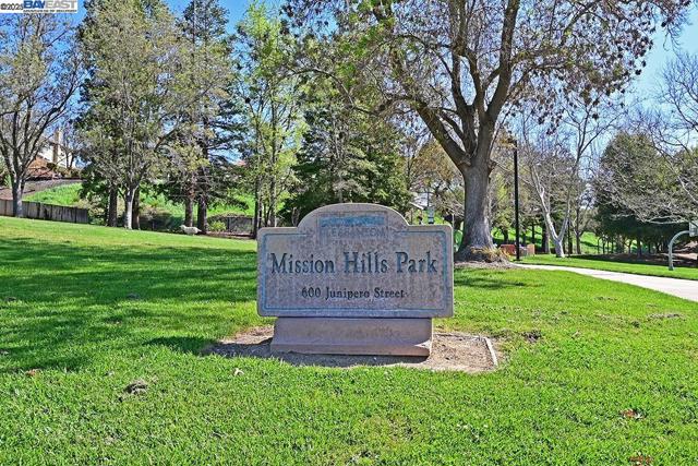 573 Junipero St, Pleasanton CA: https://media.crmls.org/mediaz/0ae3ba3c-b846-4c90-bf47-7ba0e0b54070.jpg