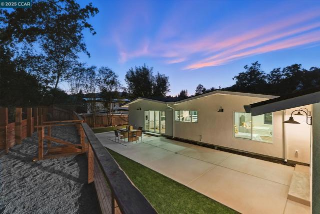 1717 Springbrook Rd, Lafayette CA: https://media.crmls.org/mediaz/0ae3e00c-5b9d-4cf3-9bea-03311509b3c8.jpg