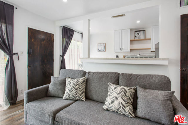 6915 Paseo Del Serra, Los Angeles CA: https://media.crmls.org/mediaz/0ae3e613-1ba0-47bd-b546-e67dc895e58d.jpg