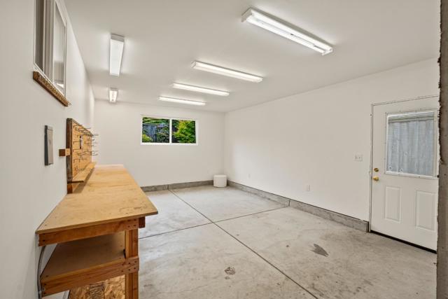 1 Le Havre Place, Half Moon Bay CA: https://media.crmls.org/mediaz/0ae42dd3-f605-43aa-b526-78a8211867a4.jpg