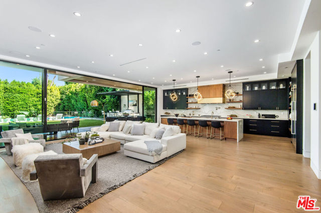 4544 Woodley Avenue, Encino CA: https://media.crmls.org/mediaz/0ae43db3-a6e8-4d06-bebc-0d5346055487.jpg