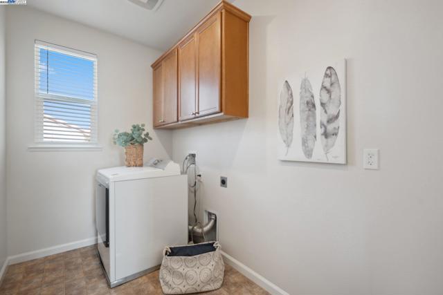 1109 Marsala Cir, Salinas CA: https://media.crmls.org/mediaz/0ae54bb8-5be7-4e85-8e70-cdd5436670fe.jpg