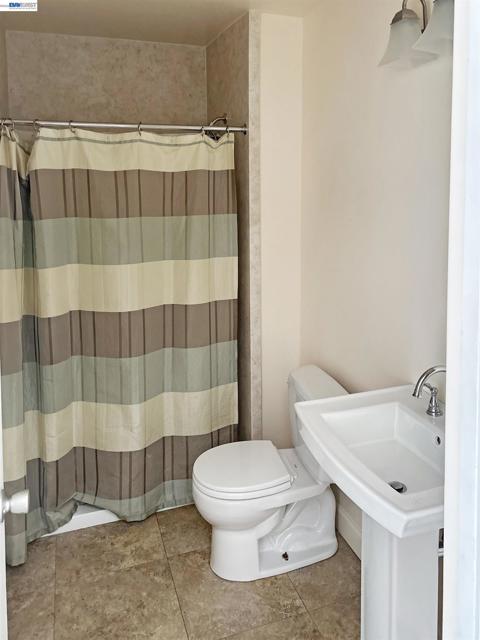 5335 Broadway Terrace, Oakland CA: https://media.crmls.org/mediaz/0ae556c6-af4d-47b6-8c57-672bd26d10db.jpg