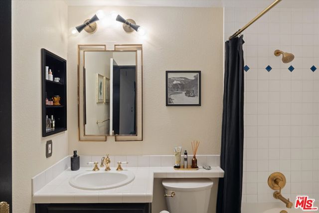 2222 N Beachwood Drive, Los Angeles CA: https://media.crmls.org/mediaz/0ae57282-a666-432f-98e4-11eefd8d2c72.jpg