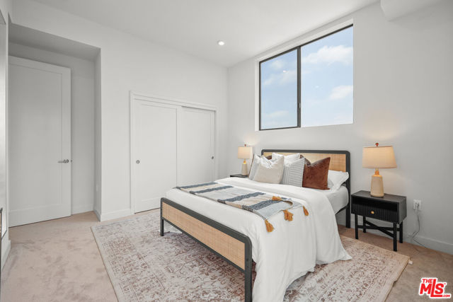 1200 N Orange, West Hollywood CA: https://media.crmls.org/mediaz/0ae573ad-8b56-4103-9267-1c3471b1c43e.jpg