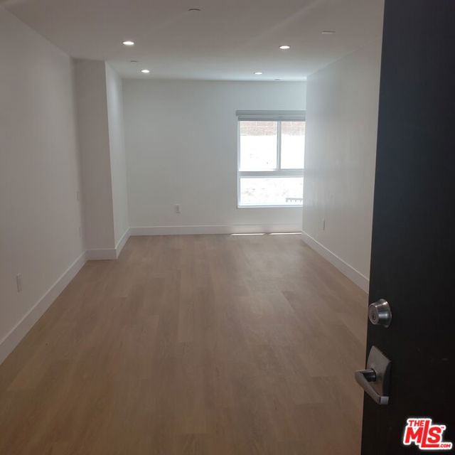 1515 Colby, Los Angeles CA: https://media.crmls.org/mediaz/0ae59a74-77d7-4c66-8b2e-102a55e409b7.jpg