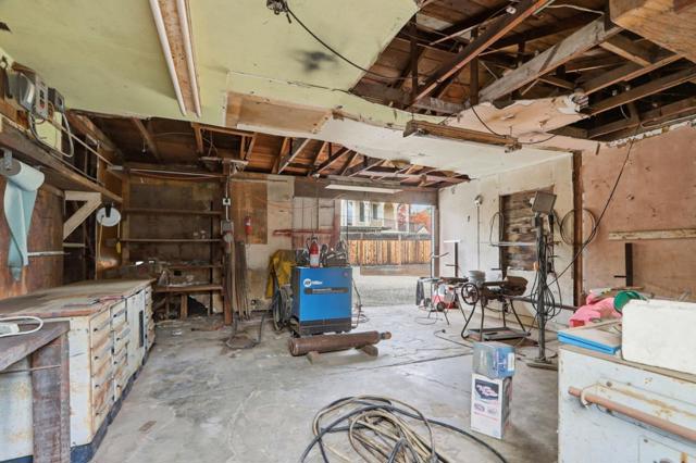 10614 Merriman Road, Cupertino CA: https://media.crmls.org/mediaz/0ae62260-0d28-4a20-9f41-661a52780aad.jpg