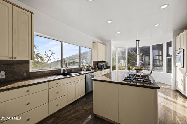 31505 Pacific Coast Highway, Malibu CA: https://media.crmls.org/mediaz/0ae64138-3e55-43f1-a75c-6c8db51fbdf5.jpg