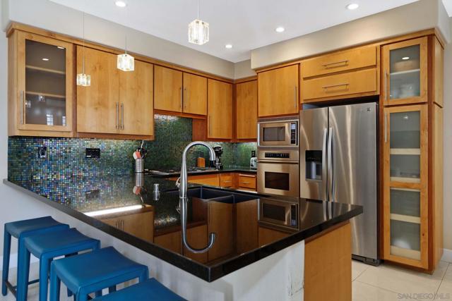 292 Bonair St, La Jolla CA: https://media.crmls.org/mediaz/0ae67404-5801-4a21-be1d-0d905e7f4652.jpg