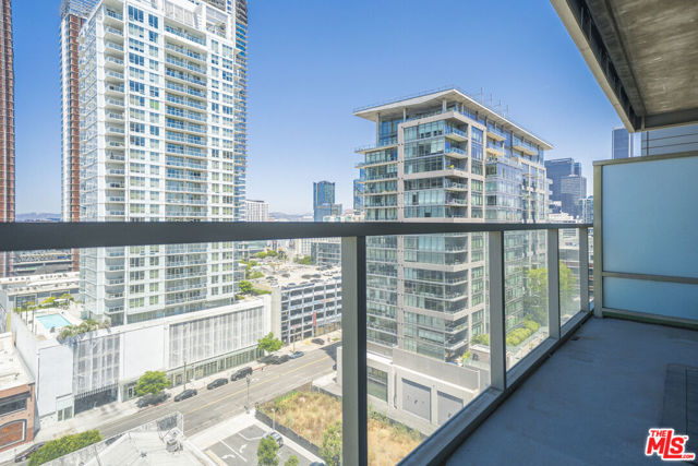 1155 S Grand Avenue, Los Angeles CA: https://media.crmls.org/mediaz/0ae68f25-9031-4769-983e-bf7329b9fd17.jpg