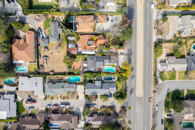 4917 Angeles Crest Highway, La Canada Flintridge CA: https://media.crmls.org/mediaz/0ae6cbcf-bd64-4391-bb7a-9b127759de6e.jpg