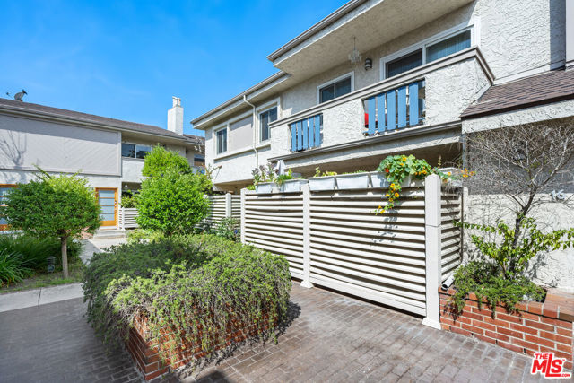 2016 Euclid Street, Santa Monica CA: https://media.crmls.org/mediaz/0ae8666c-6337-4cad-8563-7452dd536195.jpg