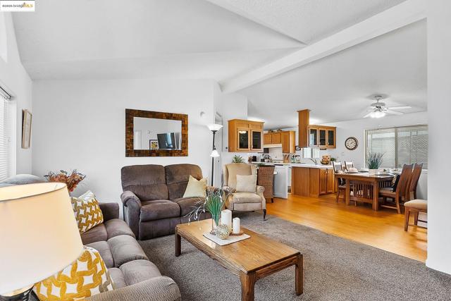 114 Zartop St, Oakley CA: https://media.crmls.org/mediaz/0ae87751-9ad8-4cdc-bbaf-f2ef05c78287.jpg