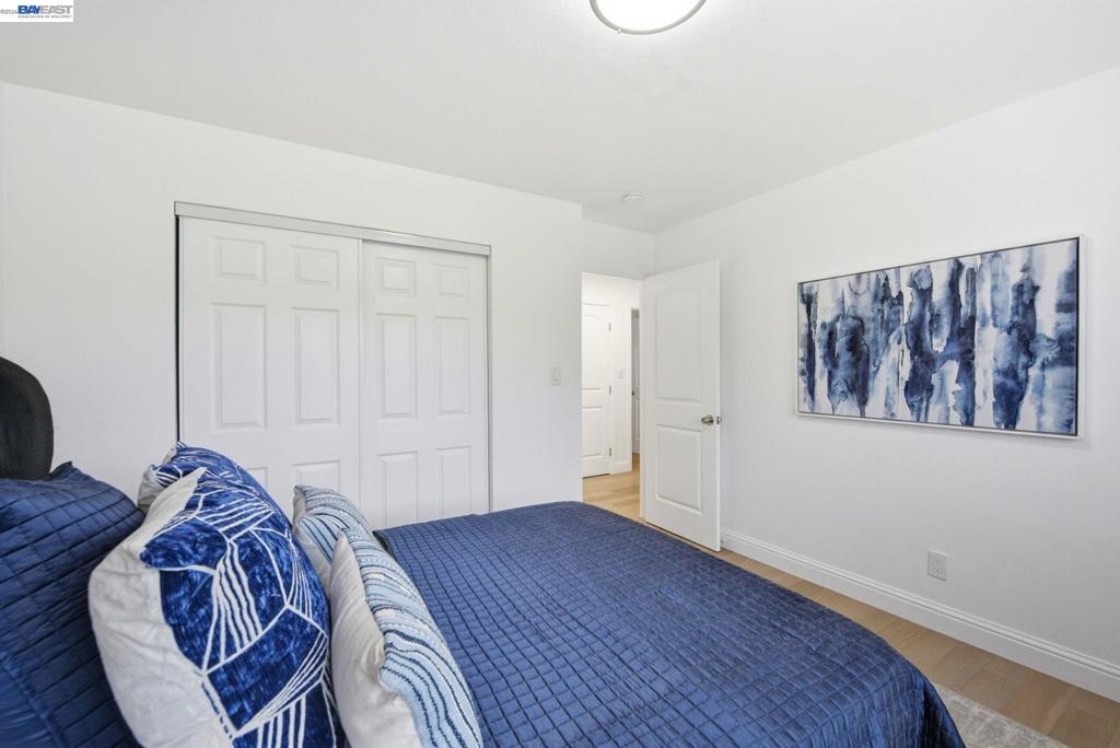 https://media.crmls.org/mediaz/0ae91d59-c1eb-4fec-9e65-5dc8c13eff1a.jpg?preset=X-Large