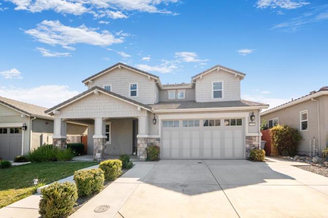 1551 Lily Court, Hollister CA: https://media.crmls.org/mediaz/0ae93d01-b9dd-40f8-a3e3-a411bdb5349b.jpg