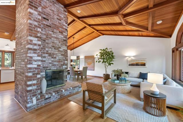 6890 Charing Cross Road, Berkeley CA: https://media.crmls.org/mediaz/0ae9d29f-6c6b-4f4d-8356-f5dfd9966ed7.jpg