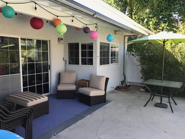 Detail Gallery Image 4 of 56 For 6860 Whitaker Ave, Lake Balboa,  CA 91406 - 3 Beds | 2 Baths