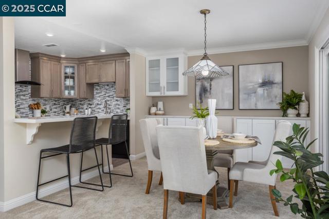 1115 Oakmont Dr, Walnut Creek CA: https://media.crmls.org/mediaz/0ae9ff11-07bc-4535-8fda-ee0d5db4e06e.jpg
