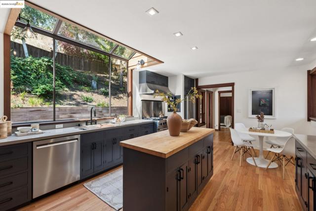 737 Woodhaven Rd, Berkeley CA: https://media.crmls.org/mediaz/0aea29d5-147a-405c-b96e-22e3b6e87950.jpg