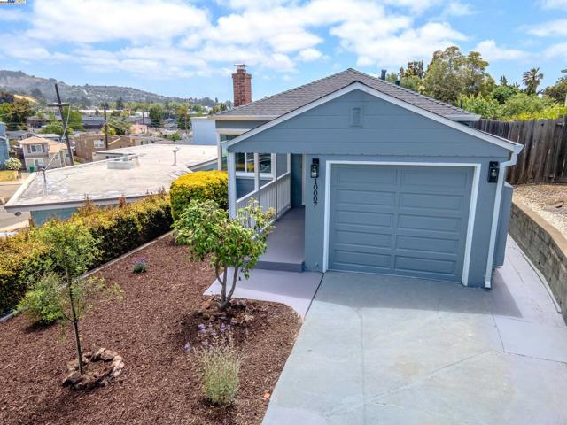 10007 Burr St, Oakland CA: https://media.crmls.org/mediaz/0aea6f56-0a00-4e6d-bdc0-233880123f9c.jpg