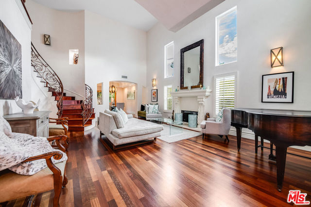 4520 TYRONE Avenue, Sherman Oaks CA: https://media.crmls.org/mediaz/0aeaca32-09d8-4f45-bae7-263454001f43.jpg