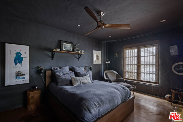 1012 Superba Avenue, Venice CA: https://media.crmls.org/mediaz/0aead0ea-d289-4152-9264-dac3f569e8f3.jpg