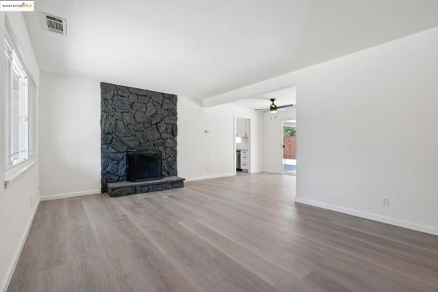 41 Belinda Dr, Pleasant Hill CA: https://media.crmls.org/mediaz/0aeadfcc-2c6e-494c-94a6-f4820620cbb3.jpg