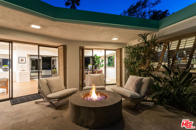 2034 Outpost Drive, Los Angeles CA: https://media.crmls.org/mediaz/0aeb317f-976b-4495-a3a8-462d8877036e.jpg