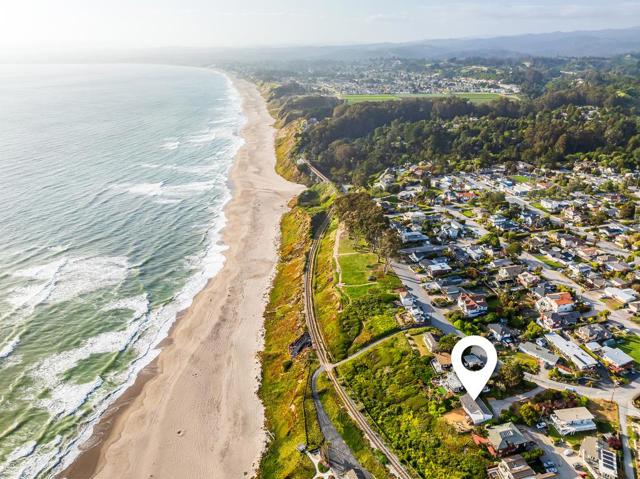 313 Vista Drive, Watsonville CA: https://media.crmls.org/mediaz/0aeb4ec2-c26c-449d-ac9f-308841739162.jpg