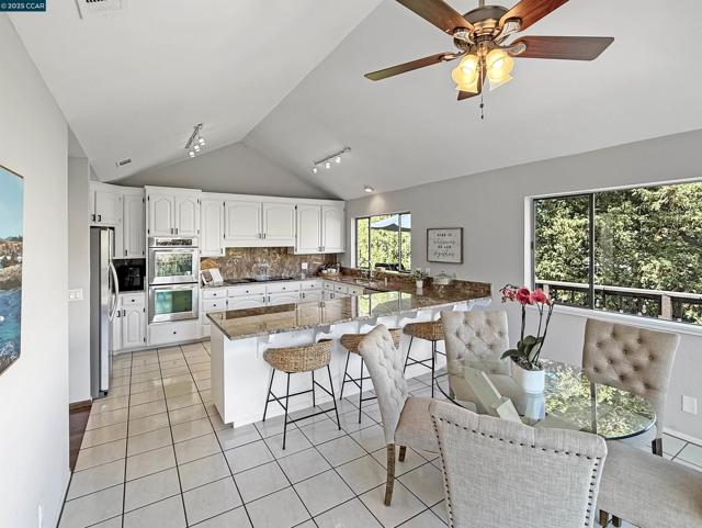 130 Hillcroft Way, Walnut Creek CA: https://media.crmls.org/mediaz/0aeb7432-2932-4cf7-90b7-9d2ba1c33df1.jpg
