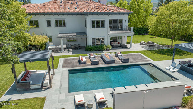 2259 Melford Court, Westlake Village CA: https://media.crmls.org/mediaz/0aeb90fe-2740-45e6-80f0-0c2e493a3b82.jpg