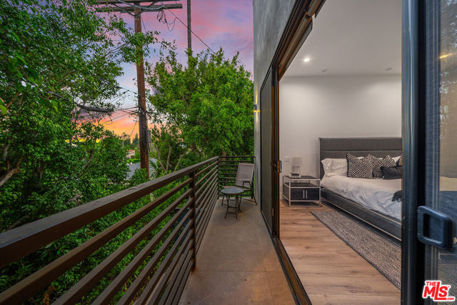 1903 S Bedford Street, Los Angeles CA: https://media.crmls.org/mediaz/0aeba4fd-f1bd-40b6-b113-4a1284920f47.jpg